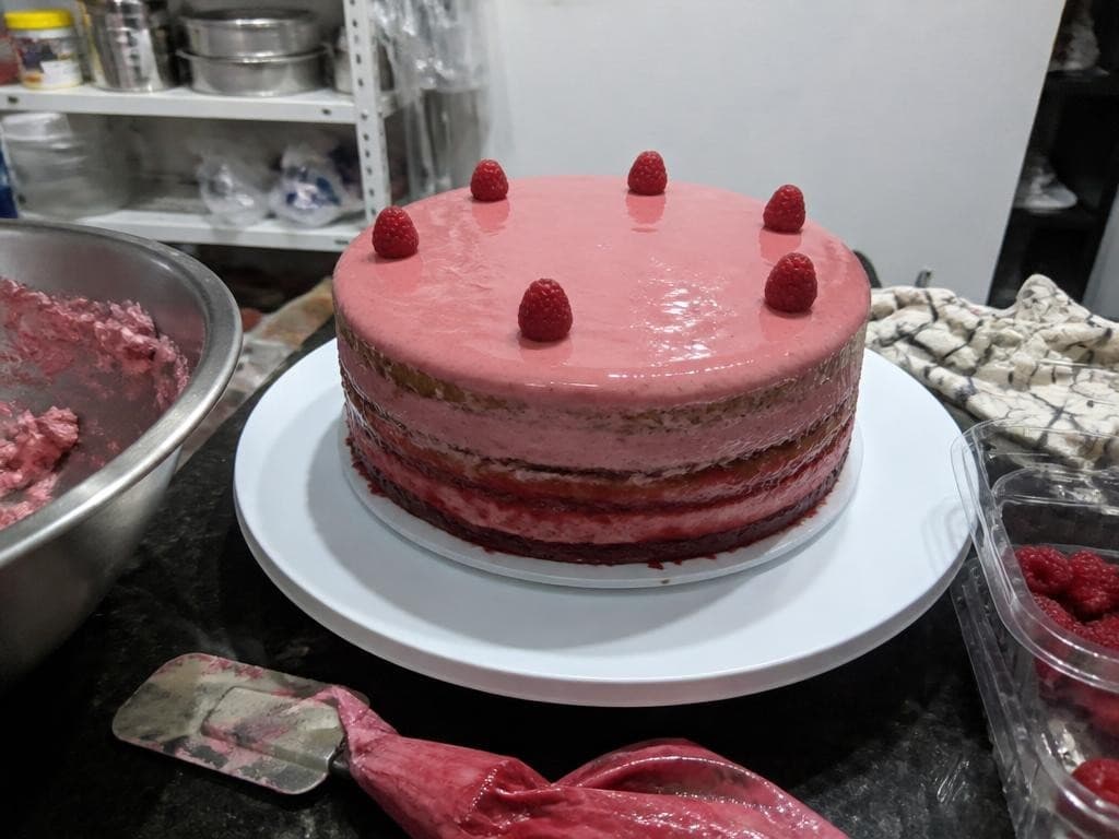 A foto crua de celular que a dona da confeitaria tira no meio do expediente