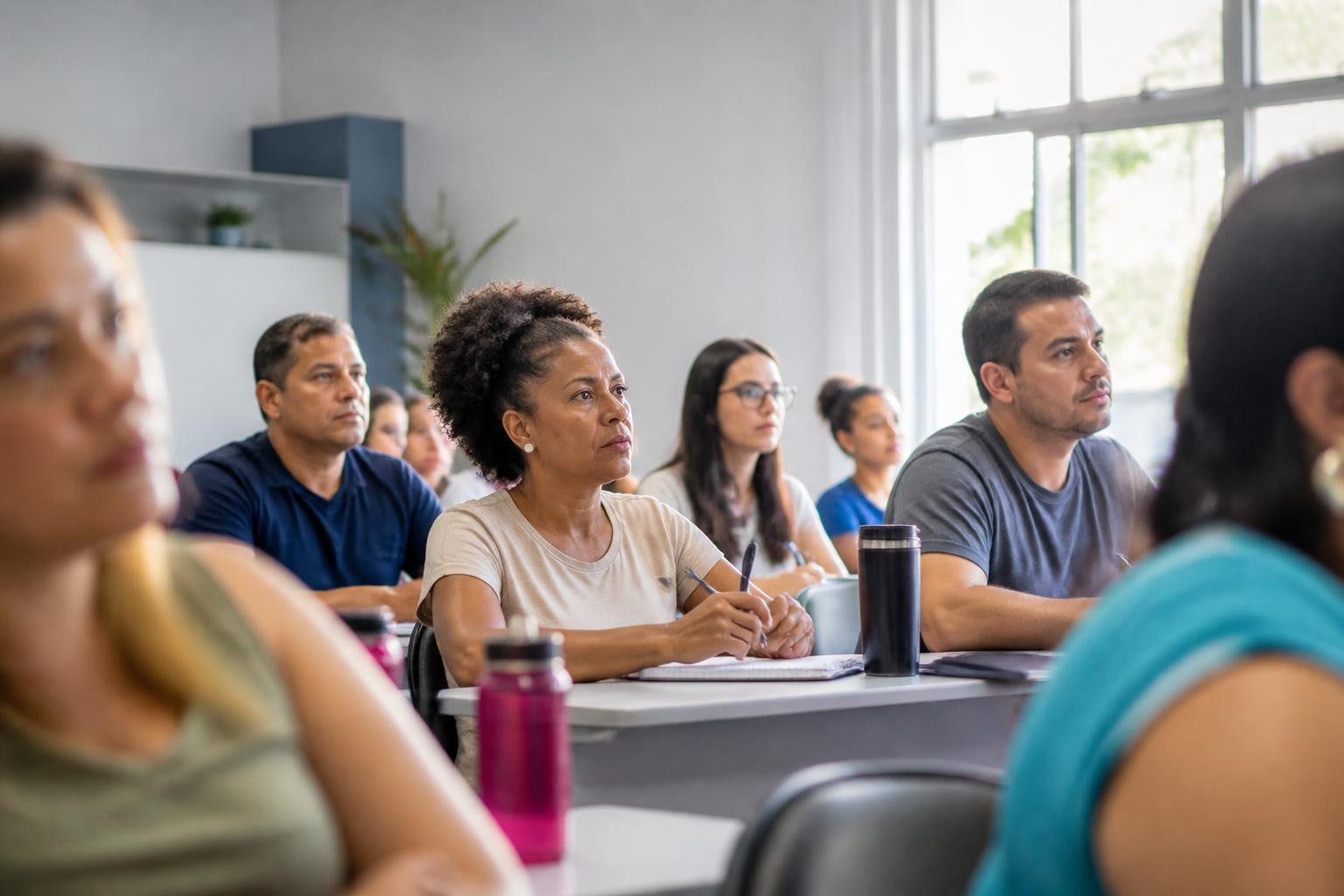 Sala de aula preparada para receber uma turma nova