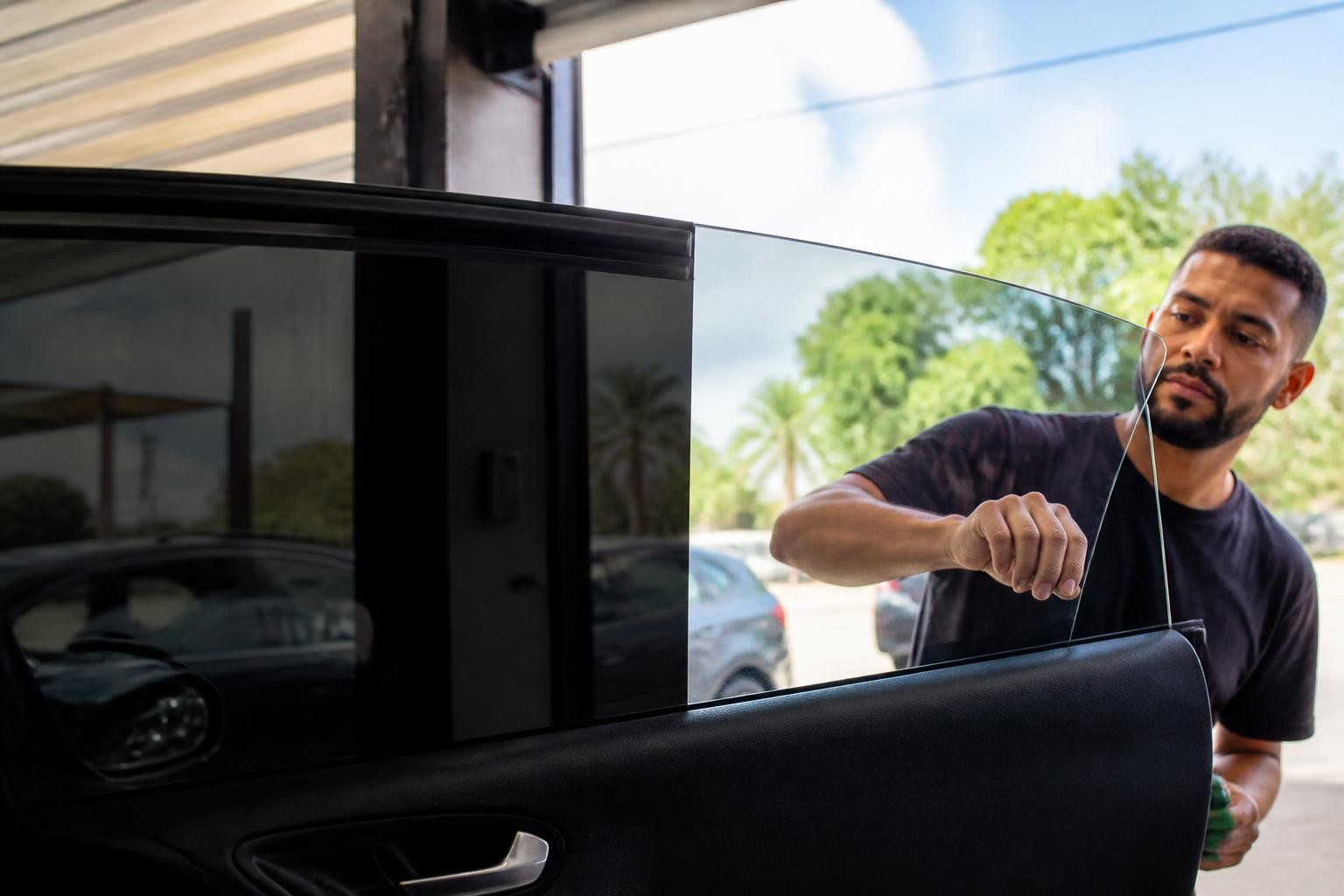 Post de aplicação de película criado pelo AutoPubli com o carro pronto em destaque